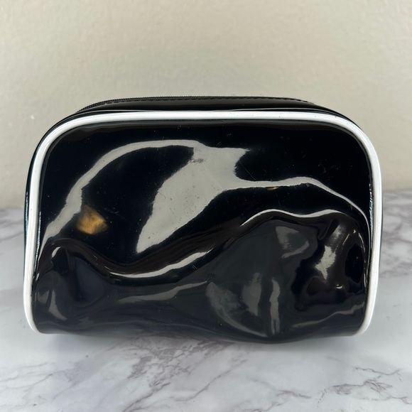 Elizabeth Arden Cosmetic Bag - Picture 1 of 9